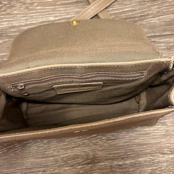 Vintage Etienne Aigner Tan Leather Crossbody Bags - Picture 5 of 8